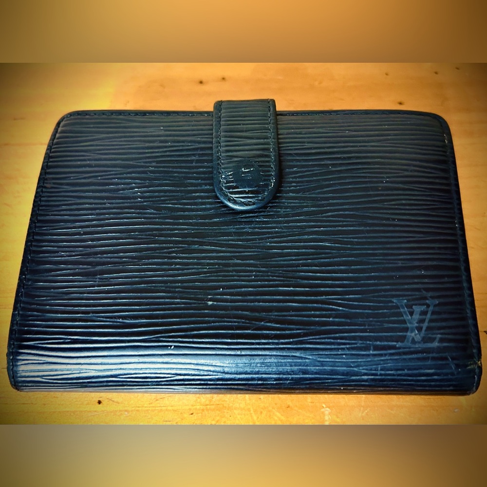 Vintage Louis Vuitton Black Epi Leather Kiss-Lock Compact Wallet Great Condt.